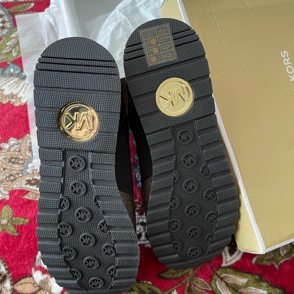 Michael Kors Maddy Size 7 Trainer MK Signature Brown/Black Model 49F1MAFS1B NIB - Picture 7 of 9